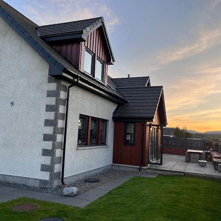 Alcantara- Modern Home With Hot Tub- Sleeps 10 Cromdale Exteriér fotografie