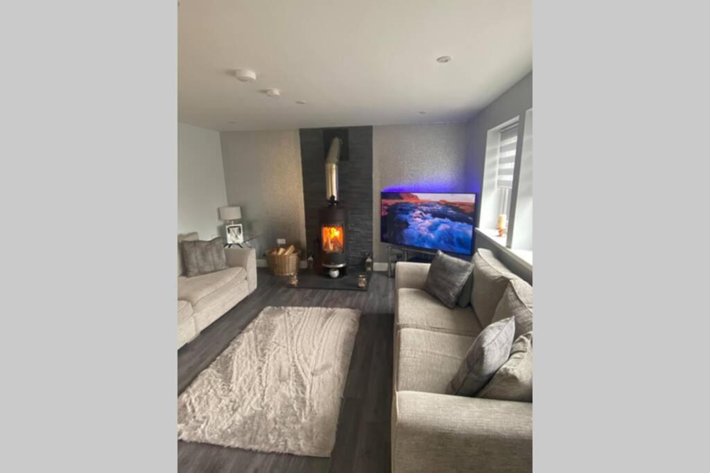 Alcantara- Modern Home With Hot Tub- Sleeps 10 Cromdale Exteriér fotografie