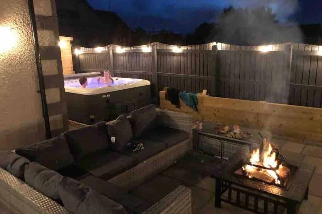 Alcantara- Modern Home With Hot Tub- Sleeps 10 Cromdale Exteriér fotografie