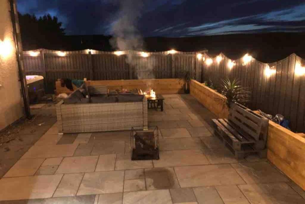 Alcantara- Modern Home With Hot Tub- Sleeps 10 Cromdale Exteriér fotografie