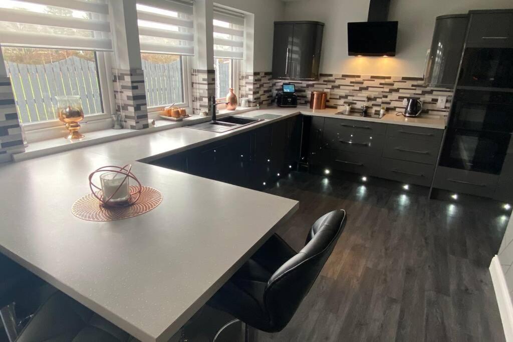 Alcantara- Modern Home With Hot Tub- Sleeps 10 Cromdale Exteriér fotografie